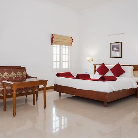 The Avenue Center Hotel Kochi Exterior foto