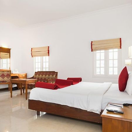 The Avenue Center Hotel Kochi Exterior foto