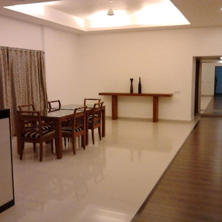 The Avenue Center Hotel Kochi Exterior foto