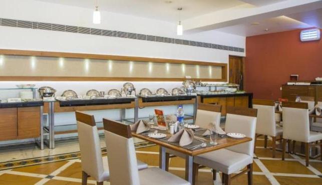 The Avenue Center Hotel Kochi Exterior foto